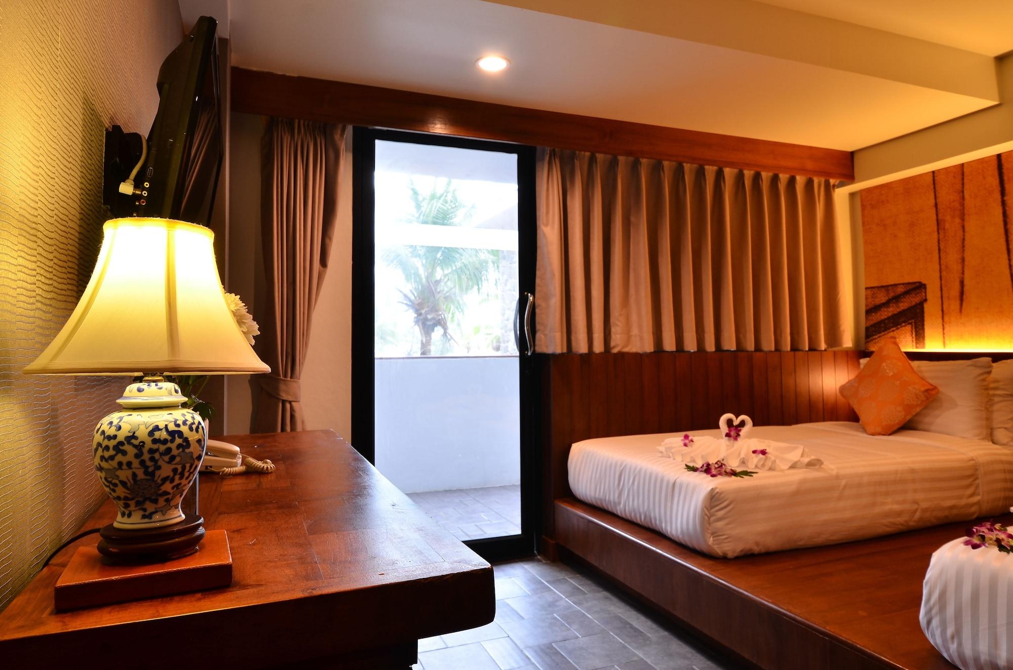 Lap Roi Karon Beachfront By Shanaya Exterior photo