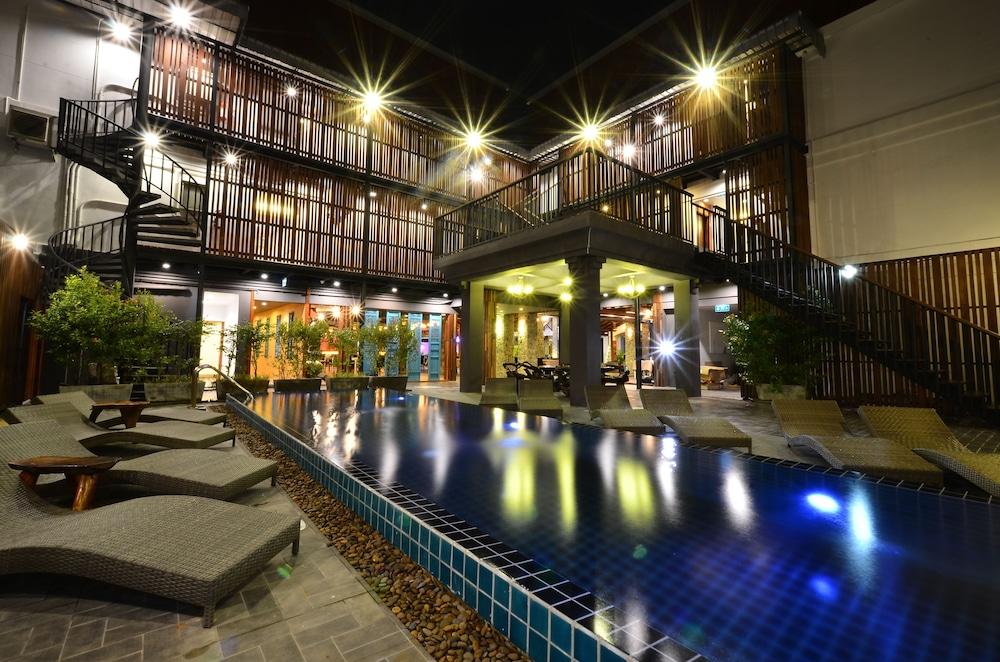 Lap Roi Karon Beachfront By Shanaya Exterior photo