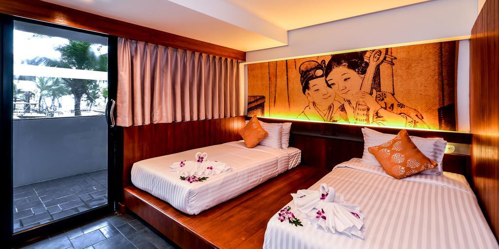 Lap Roi Karon Beachfront By Shanaya Room photo