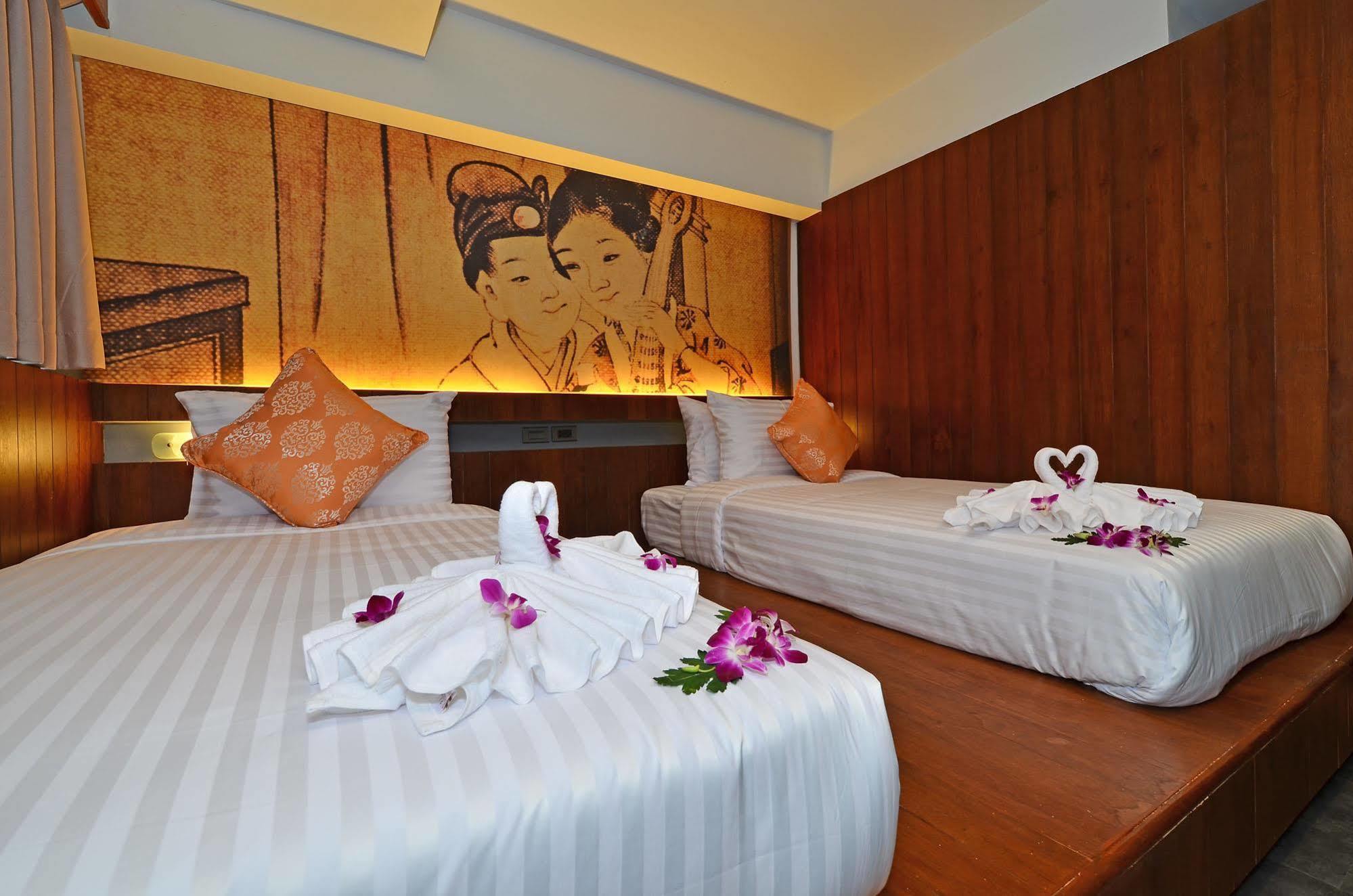 Lap Roi Karon Beachfront By Shanaya Exterior photo